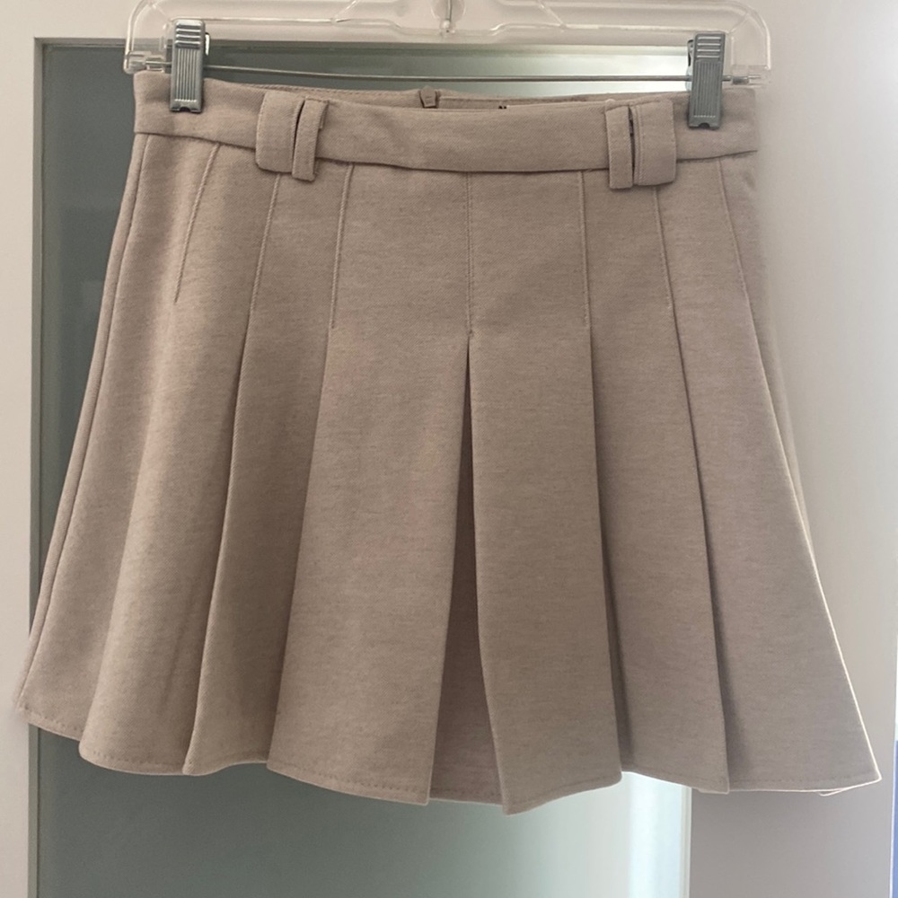 Beige; cream colored winter skirt (skort) w attached shorts. New w tags